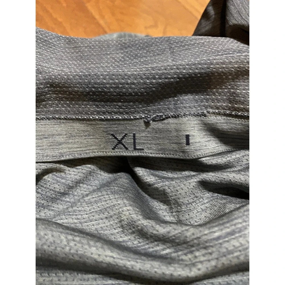 Lululemon Pullover Mens XL Gray 1/4 Zip Long Sleeve Lightweight Get Sweaty Nice!